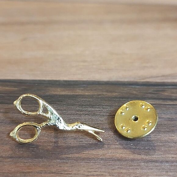 Miniature Gold Crane Scissor Lapel Pin Tie Tack Vintage Unisex - Picture 1 of 8